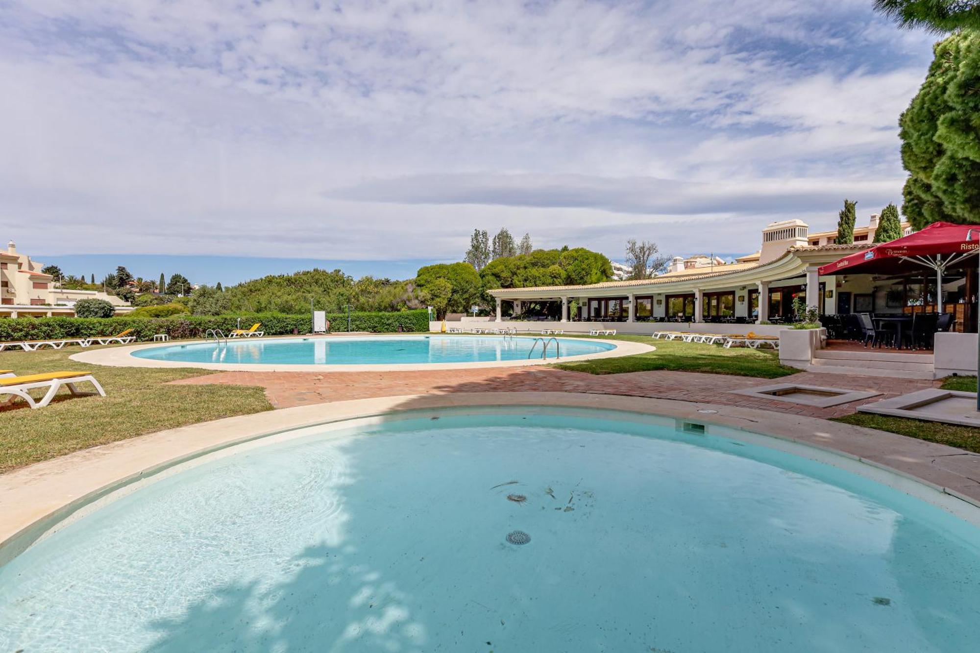 Apartment With 2 Bedrooms, 2M To The Beach Armação de Pêra Exterior foto